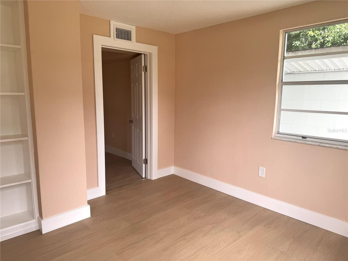 904 MOODY BOULEVARD — photo 18 of 31