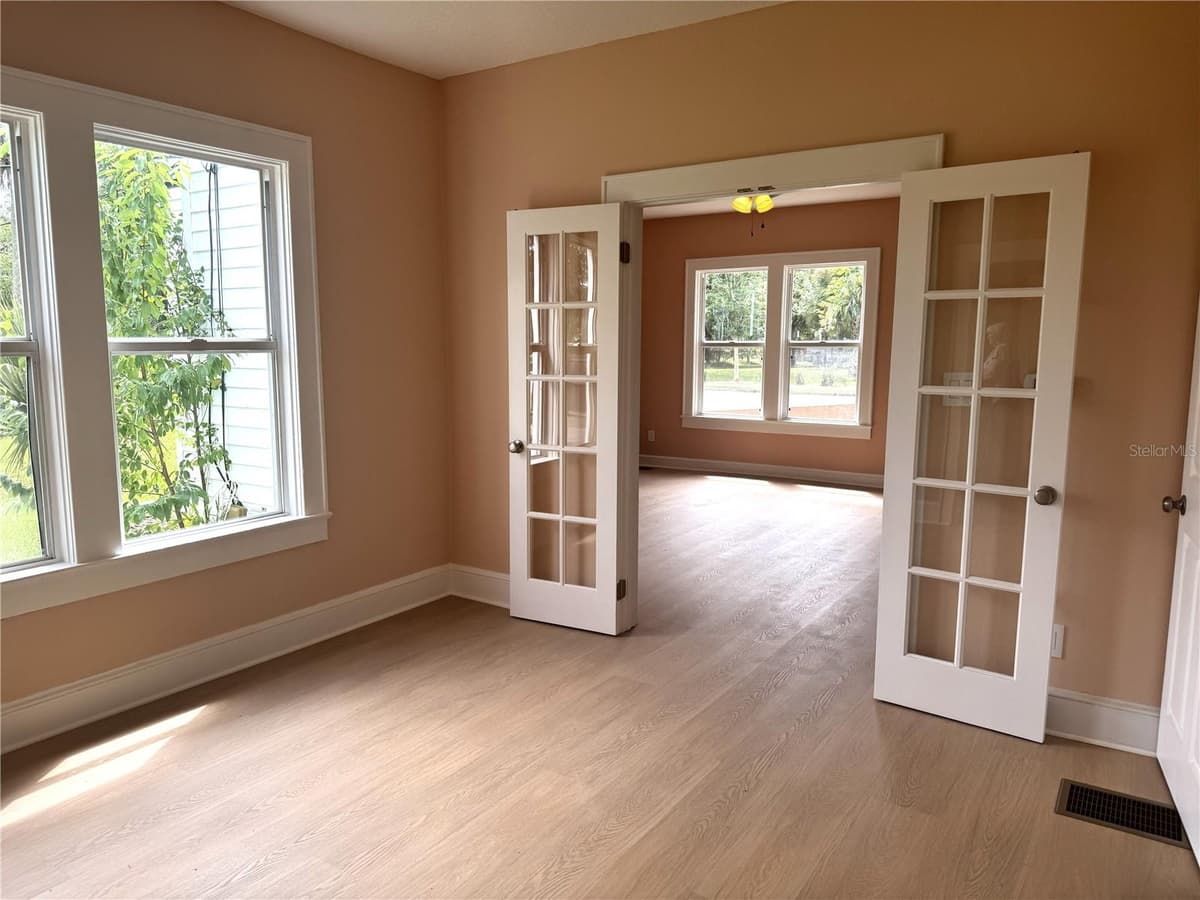 904 MOODY BOULEVARD — photo 14 of 31