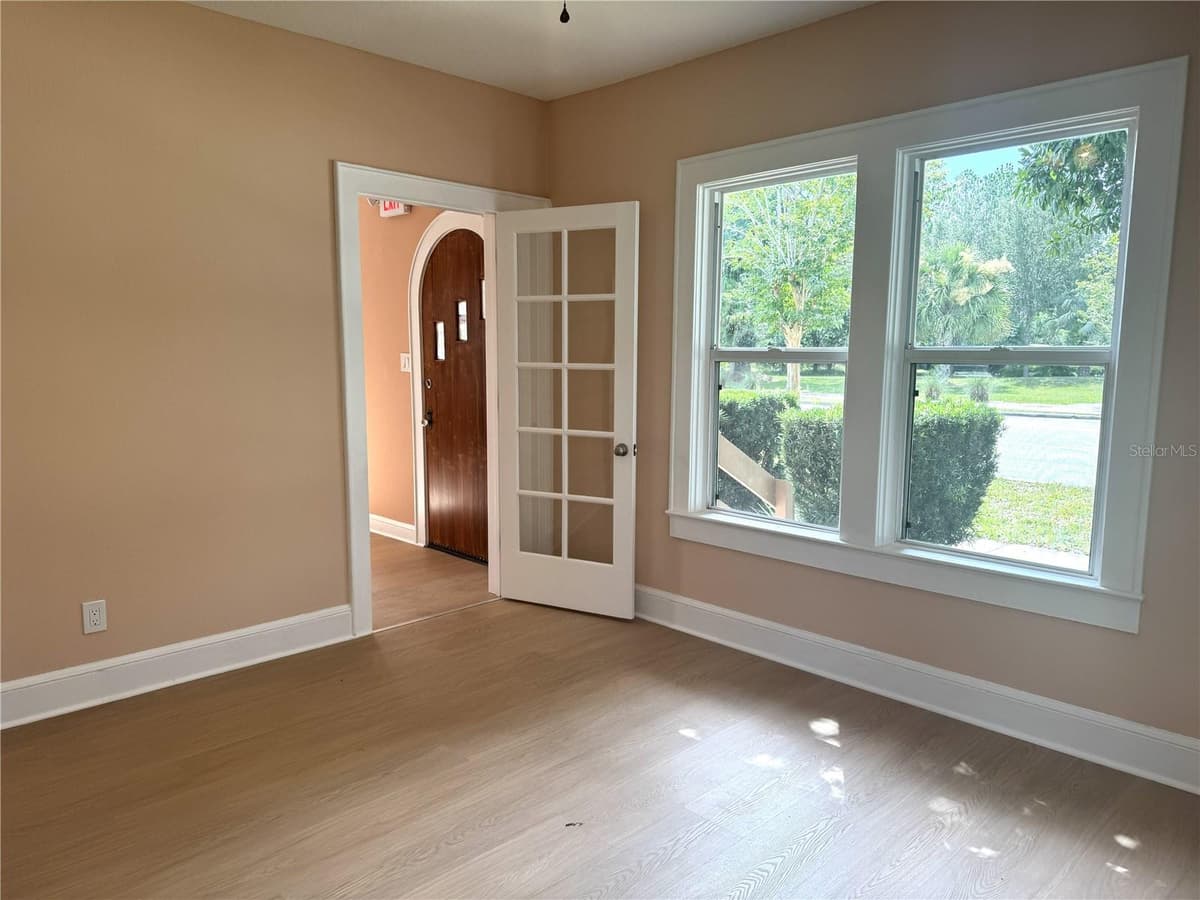 904 MOODY BOULEVARD — photo 7 of 31
