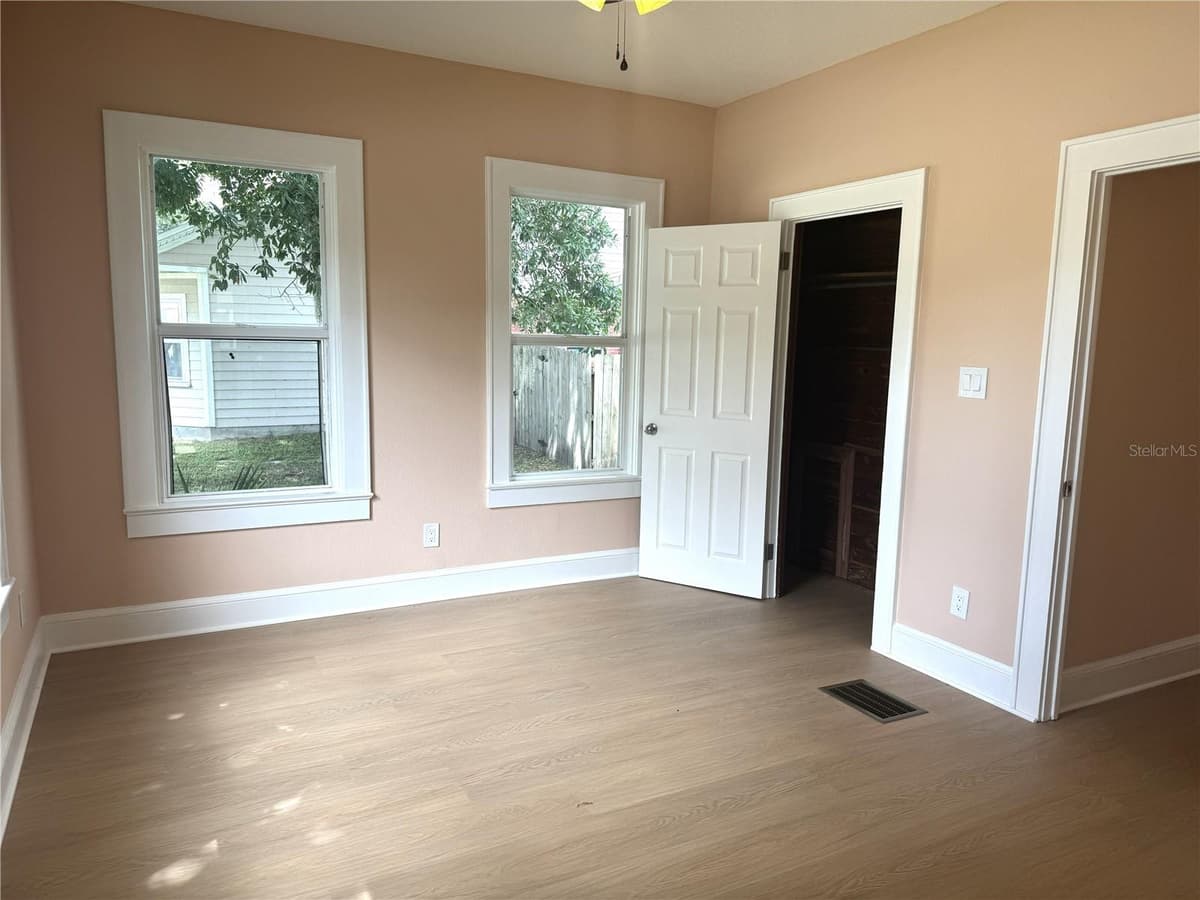 904 MOODY BOULEVARD — photo 8 of 31