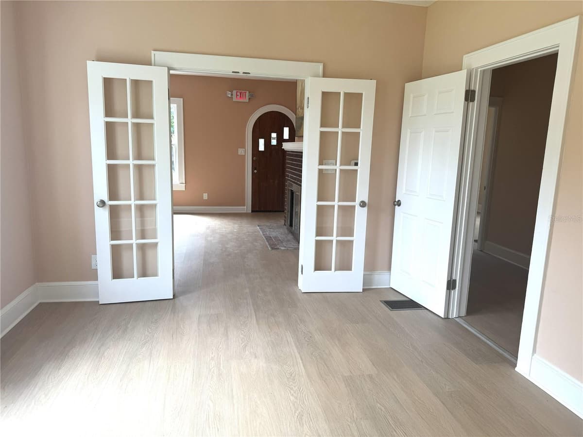 904 MOODY BOULEVARD — photo 15 of 31