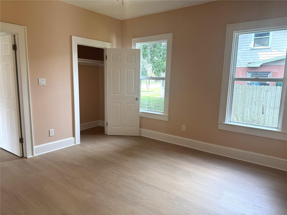 904 MOODY BOULEVARD — photo 11 of 31