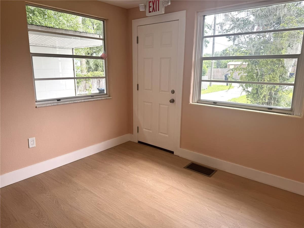 904 MOODY BOULEVARD — photo 19 of 31