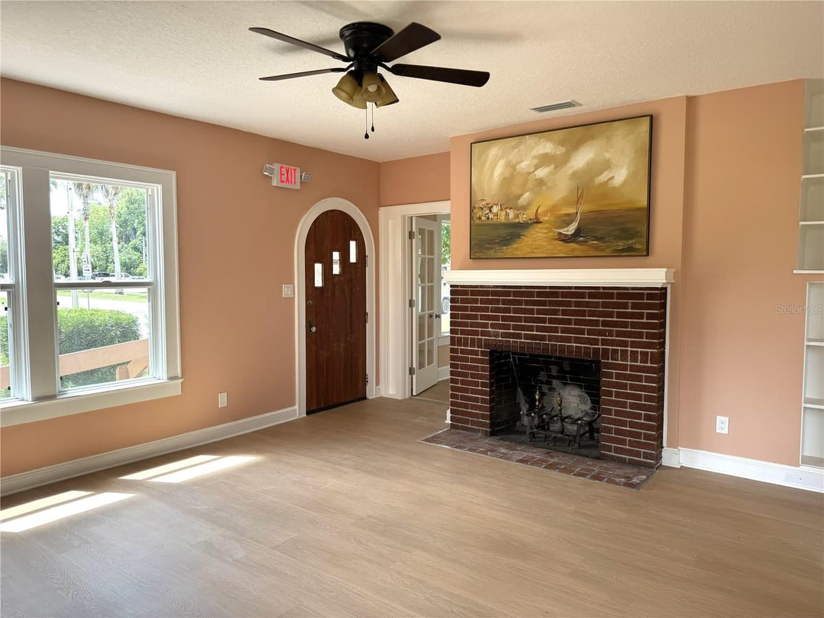 904 MOODY BOULEVARD — photo 4 of 31