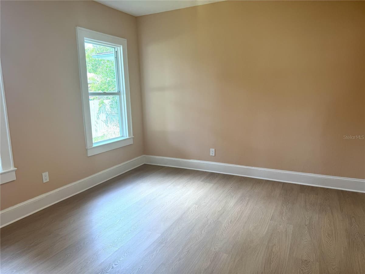904 MOODY BOULEVARD — photo 12 of 31