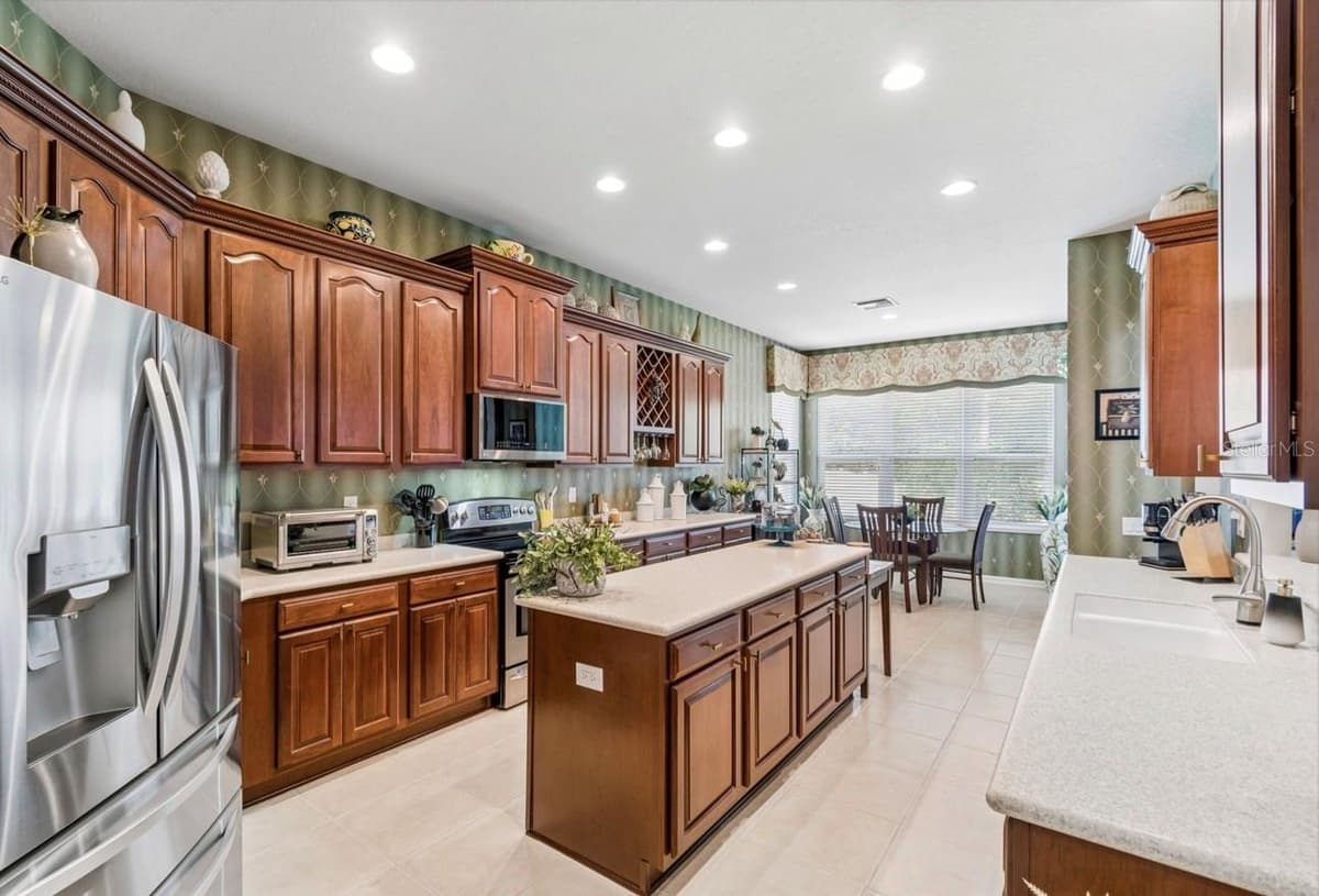 13800 CREST LAKE DRIVE — photo 4 of 92