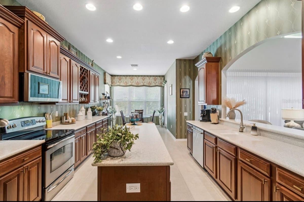 13800 CREST LAKE DRIVE — photo 32 of 92