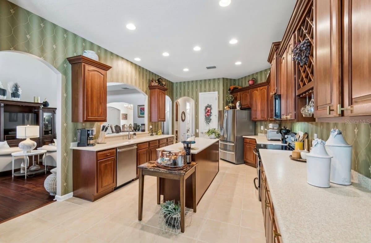 13800 CREST LAKE DRIVE — photo 34 of 92