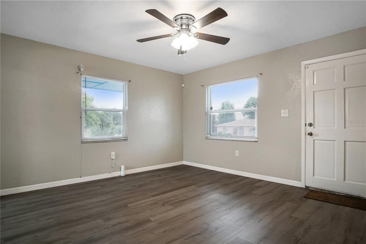 1000 VALENCIA AVENUE — photo 15 of 35