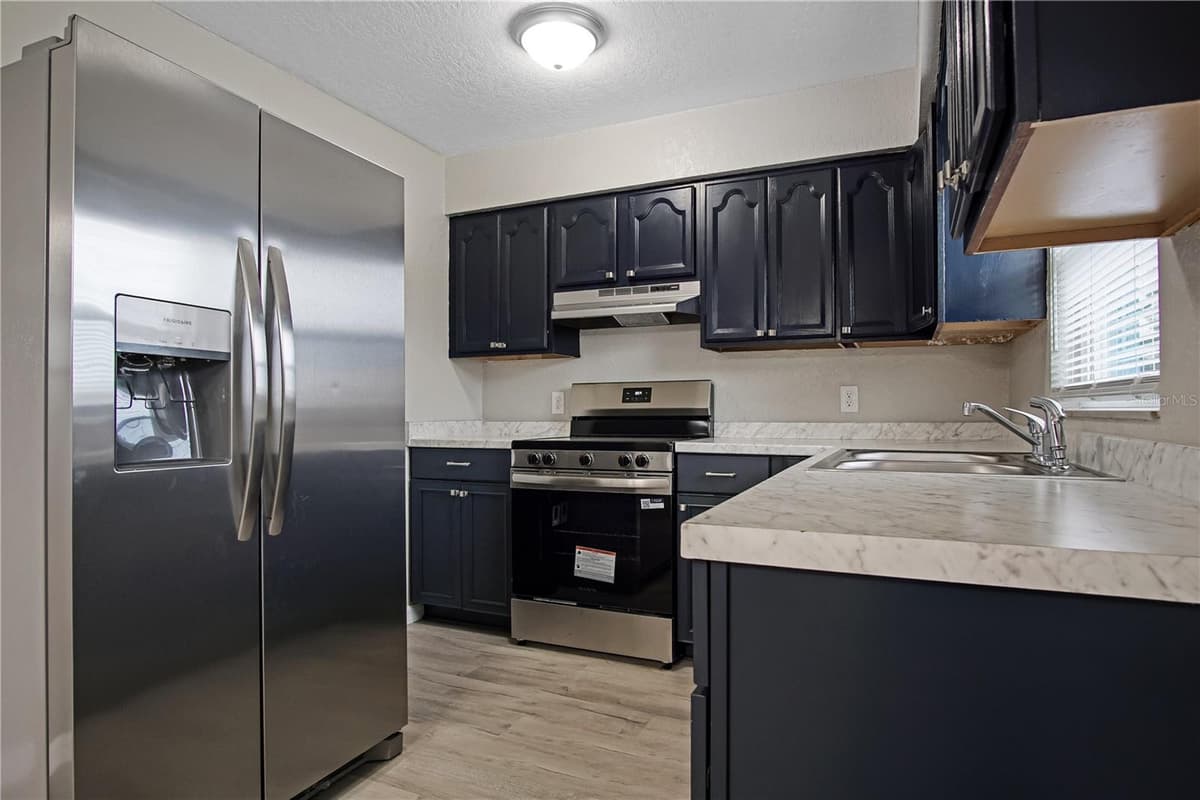 1000 VALENCIA AVENUE — photo 10 of 35