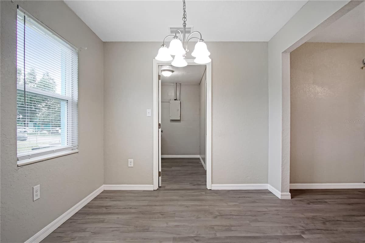 1000 VALENCIA AVENUE — photo 11 of 35
