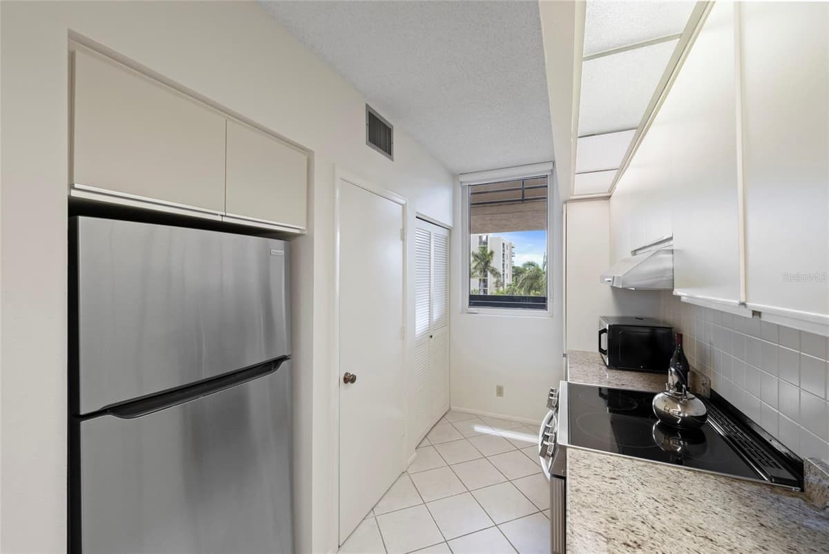 1095 GULF OF MEXICO DRIVE — photo 15 of 46