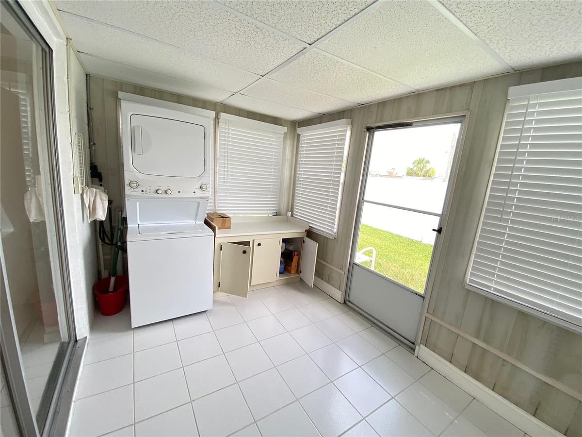 5105 ROSE PLACE — photo 38 of 43