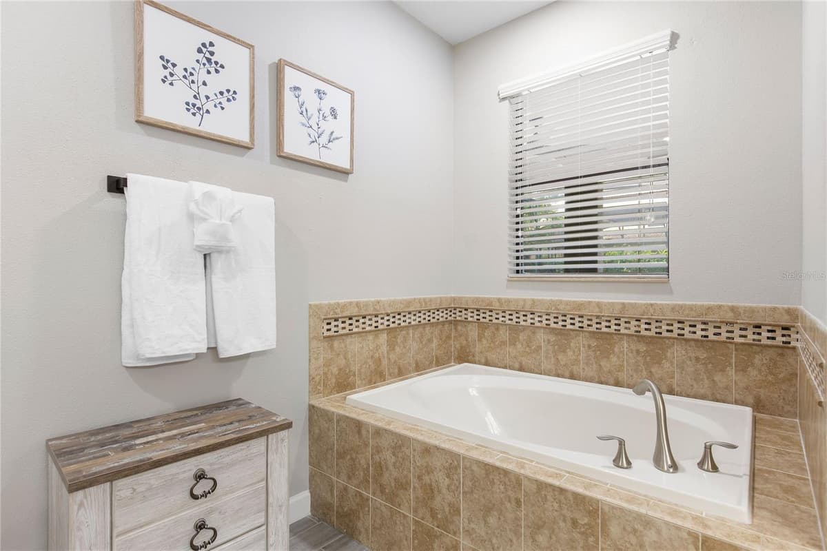 1406 WEXFORD WAY — photo 12 of 46