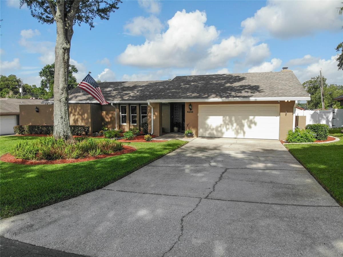 5456 HOUSTON DRIVE — photo 8 of 69