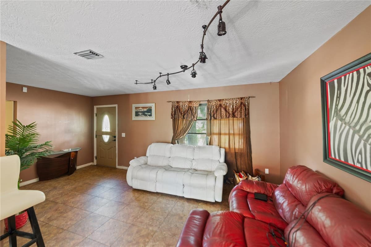 1050 STONEY POINT — photo 4 of 22