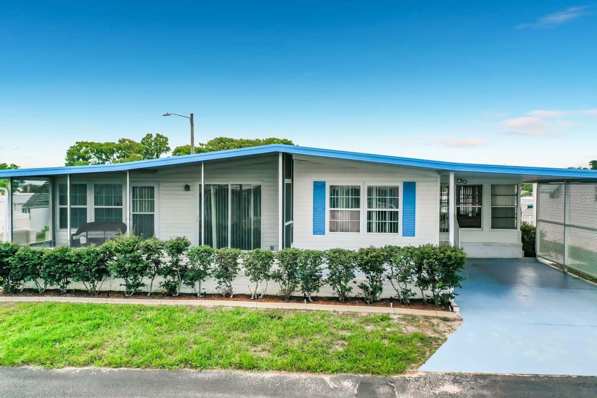 176 SUNSET DRIVE — photo 4 of 42