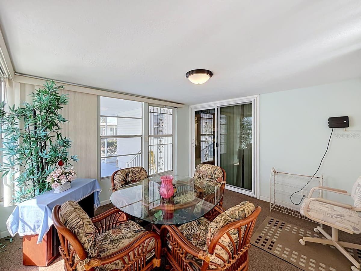 176 SUNSET DRIVE — photo 11 of 42