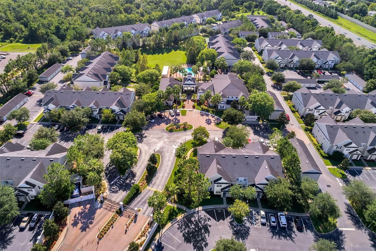 200 SOUTHERN PECAN CIRCLE — photo 37 of 39