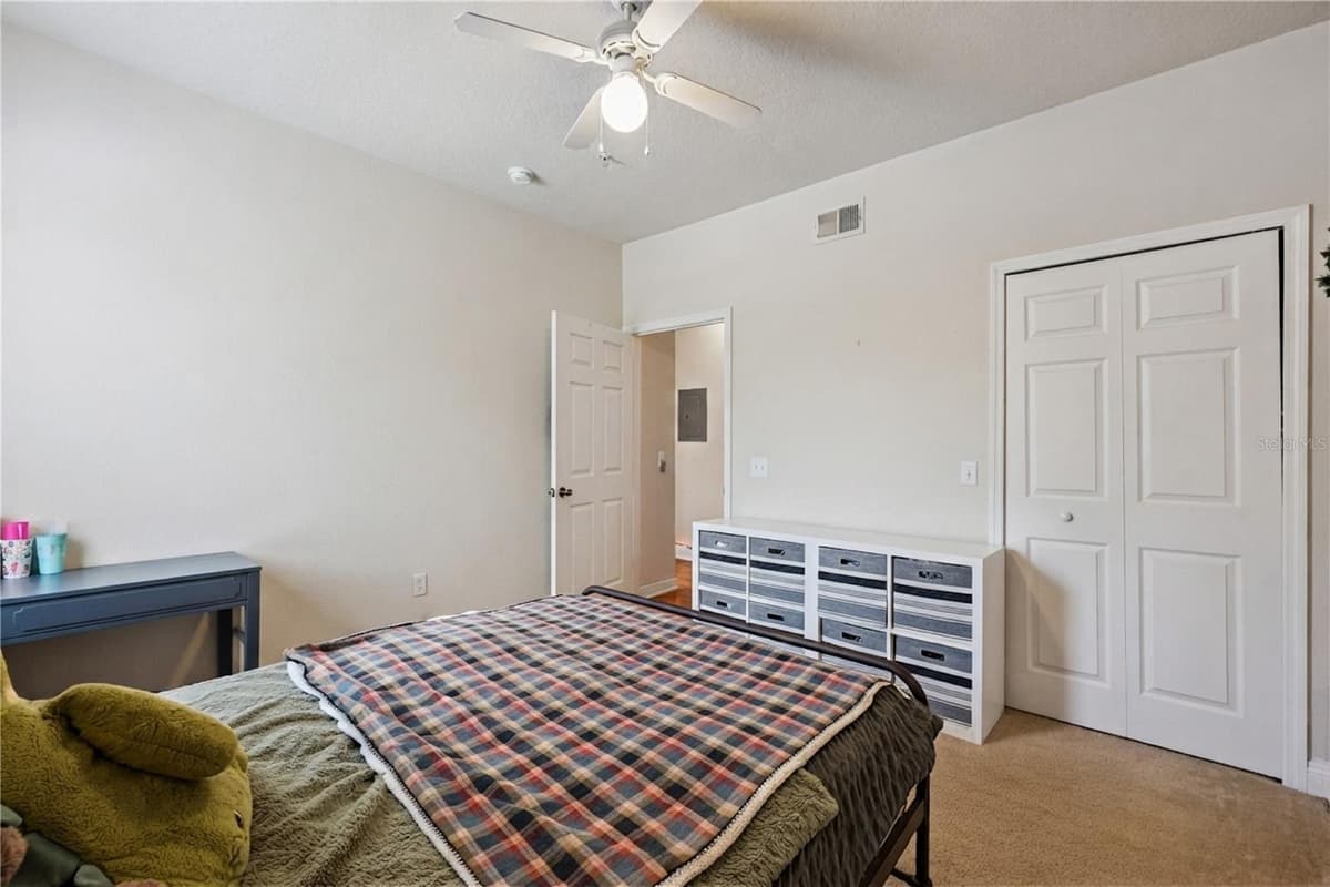 200 SOUTHERN PECAN CIRCLE — photo 15 of 39