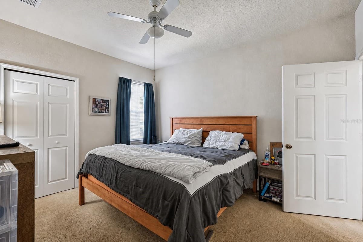 200 SOUTHERN PECAN CIRCLE — photo 11 of 39