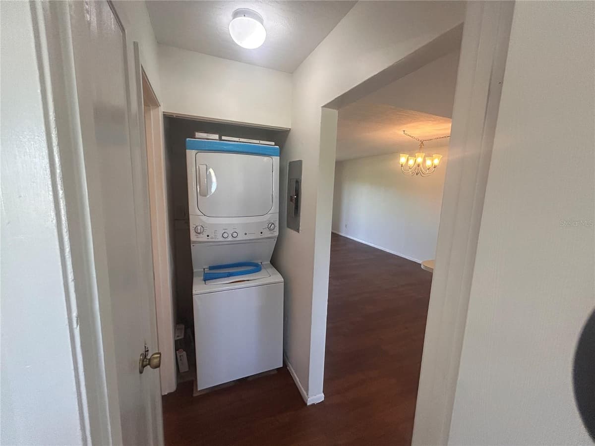 1712 UNIVERSITY LN — photo 11 of 27