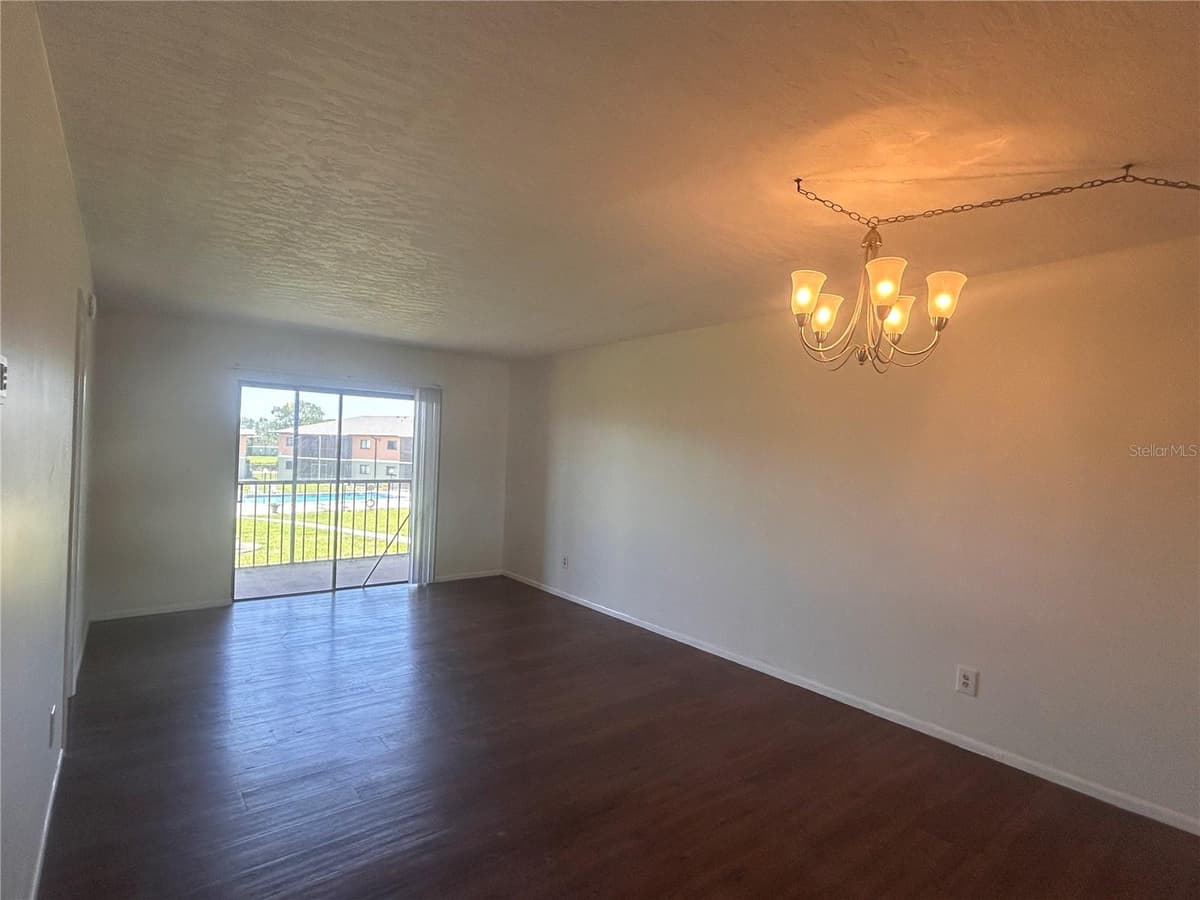 1712 UNIVERSITY LN — photo 13 of 27