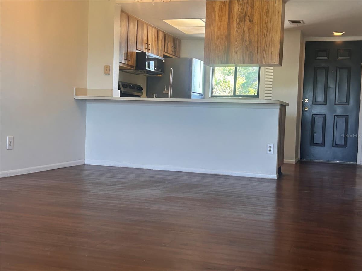 1712 UNIVERSITY LN — photo 4 of 27
