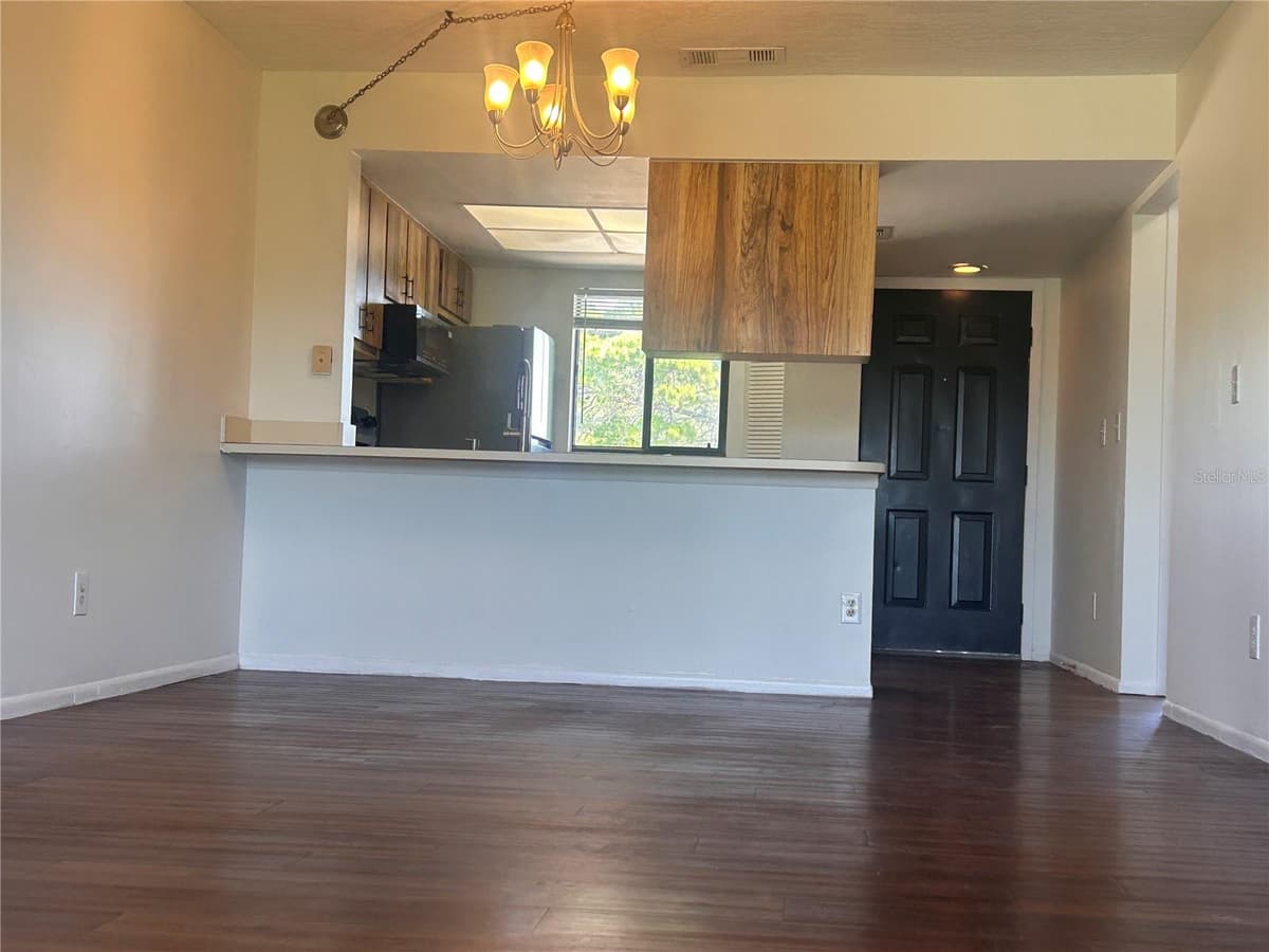 1712 UNIVERSITY LN — photo 3 of 27