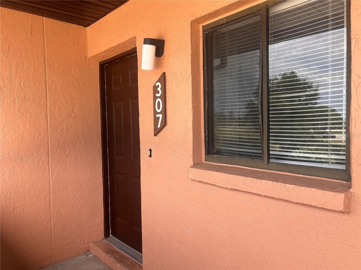 1712 UNIVERSITY LN — photo 1 of 27