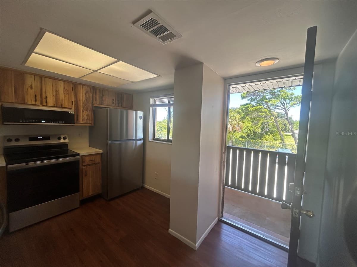 1712 UNIVERSITY LN — photo 2 of 27