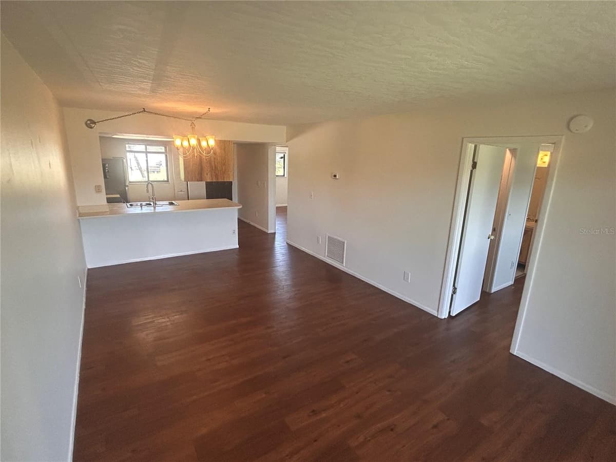 1712 UNIVERSITY LN — photo 14 of 27