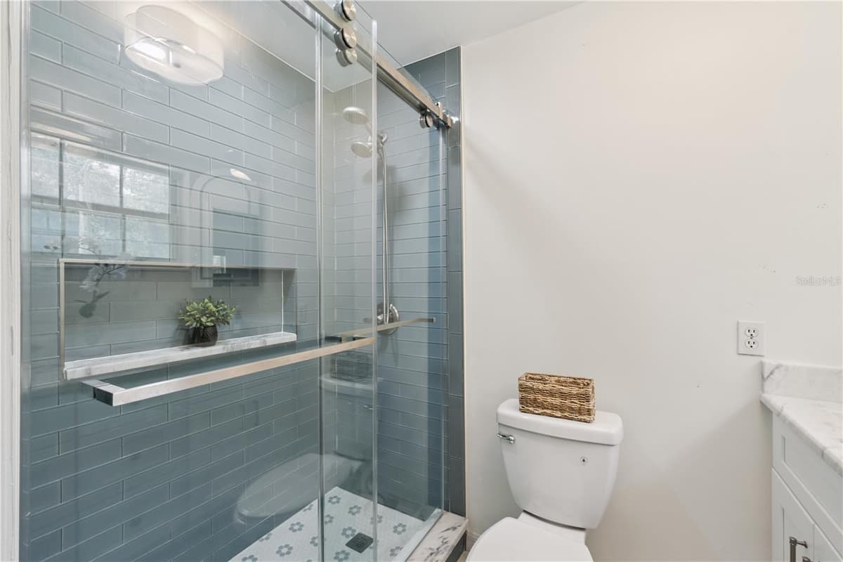 2650 HARRY AVENUE — photo 12 of 33