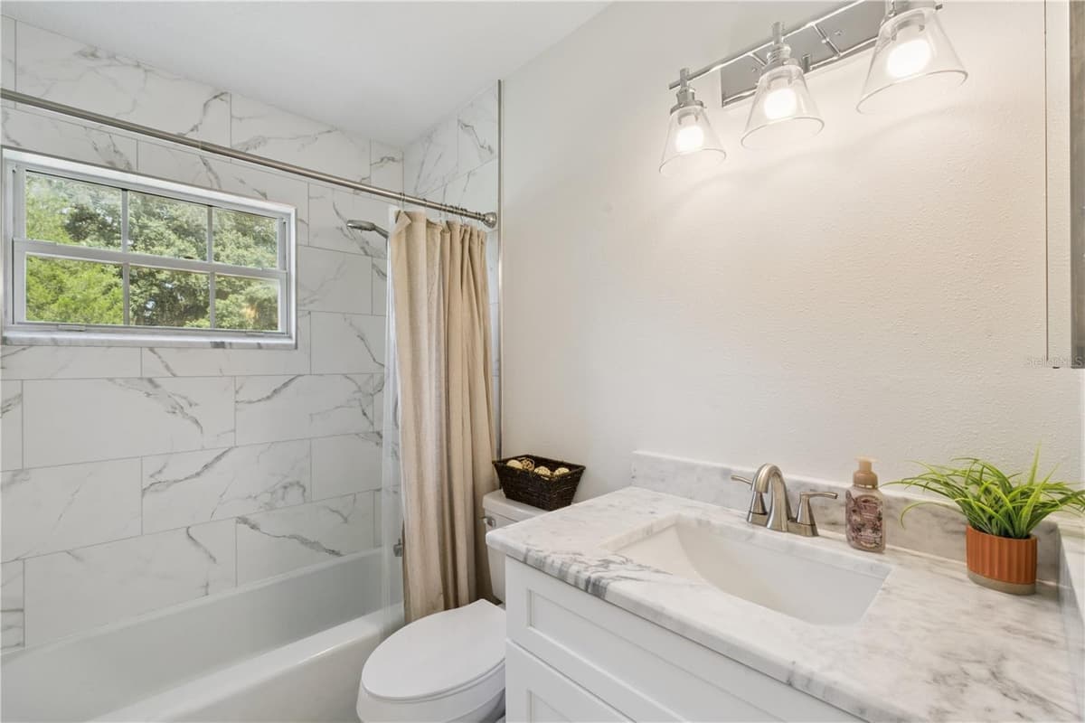 2650 HARRY AVENUE — photo 11 of 33