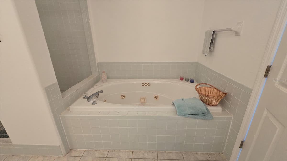 521 PINELLAS BAYWAY — photo 36 of 41