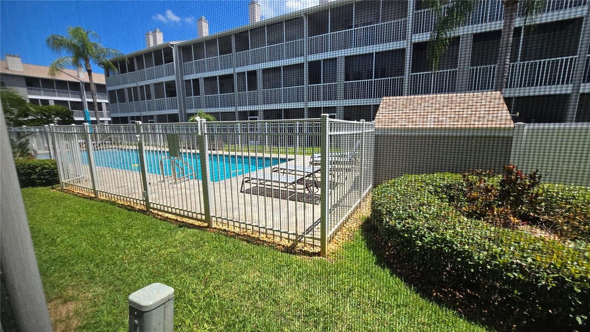 521 PINELLAS BAYWAY — photo 12 of 41
