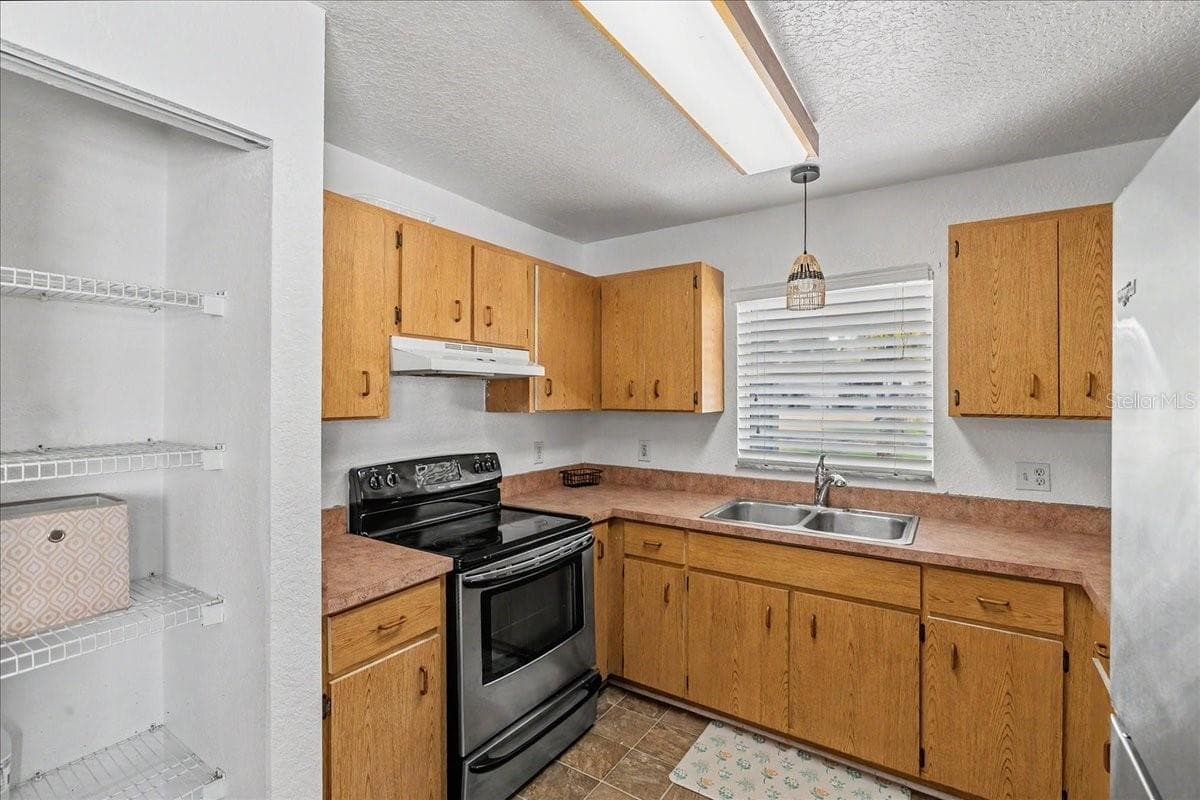156 GAINES STREET — photo 7 of 22