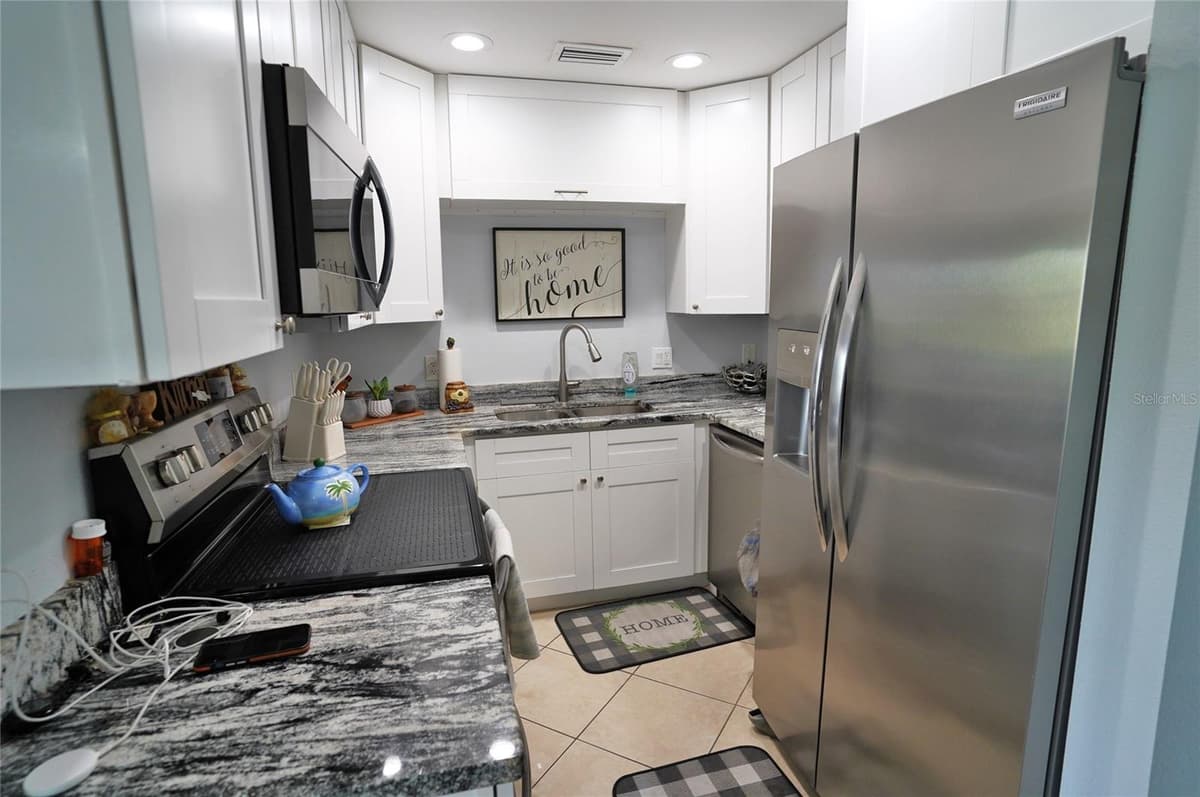 21267 GERTRUDE AVENUE — photo 9 of 54