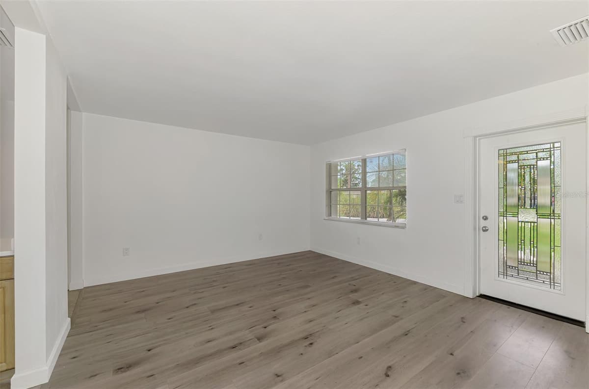 2136 BRUECKNER DRIVE — photo 5 of 35
