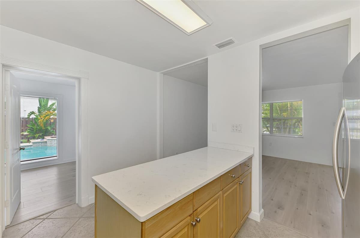 2136 BRUECKNER DRIVE — photo 12 of 35