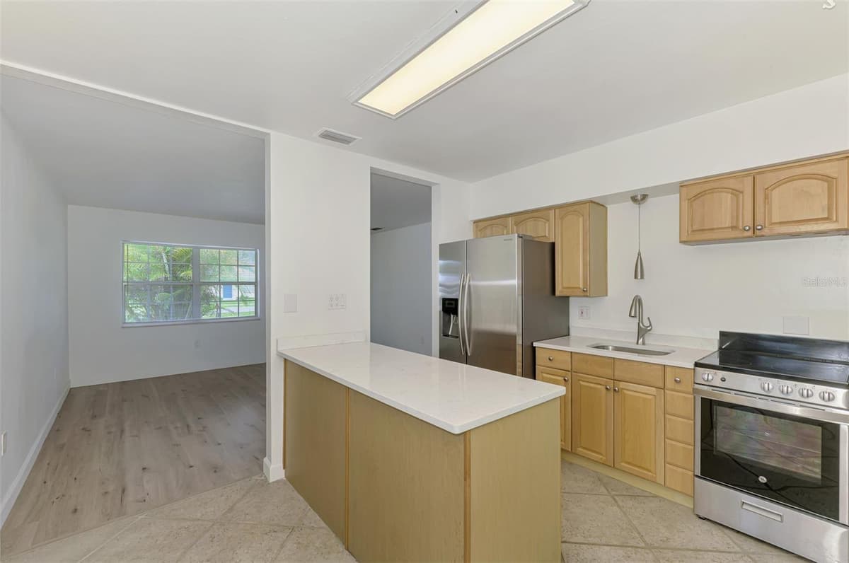 2136 BRUECKNER DRIVE — photo 10 of 35