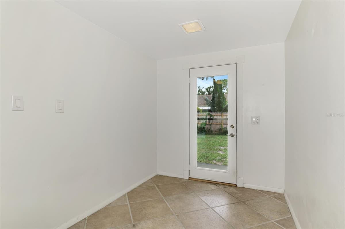 2136 BRUECKNER DRIVE — photo 15 of 35
