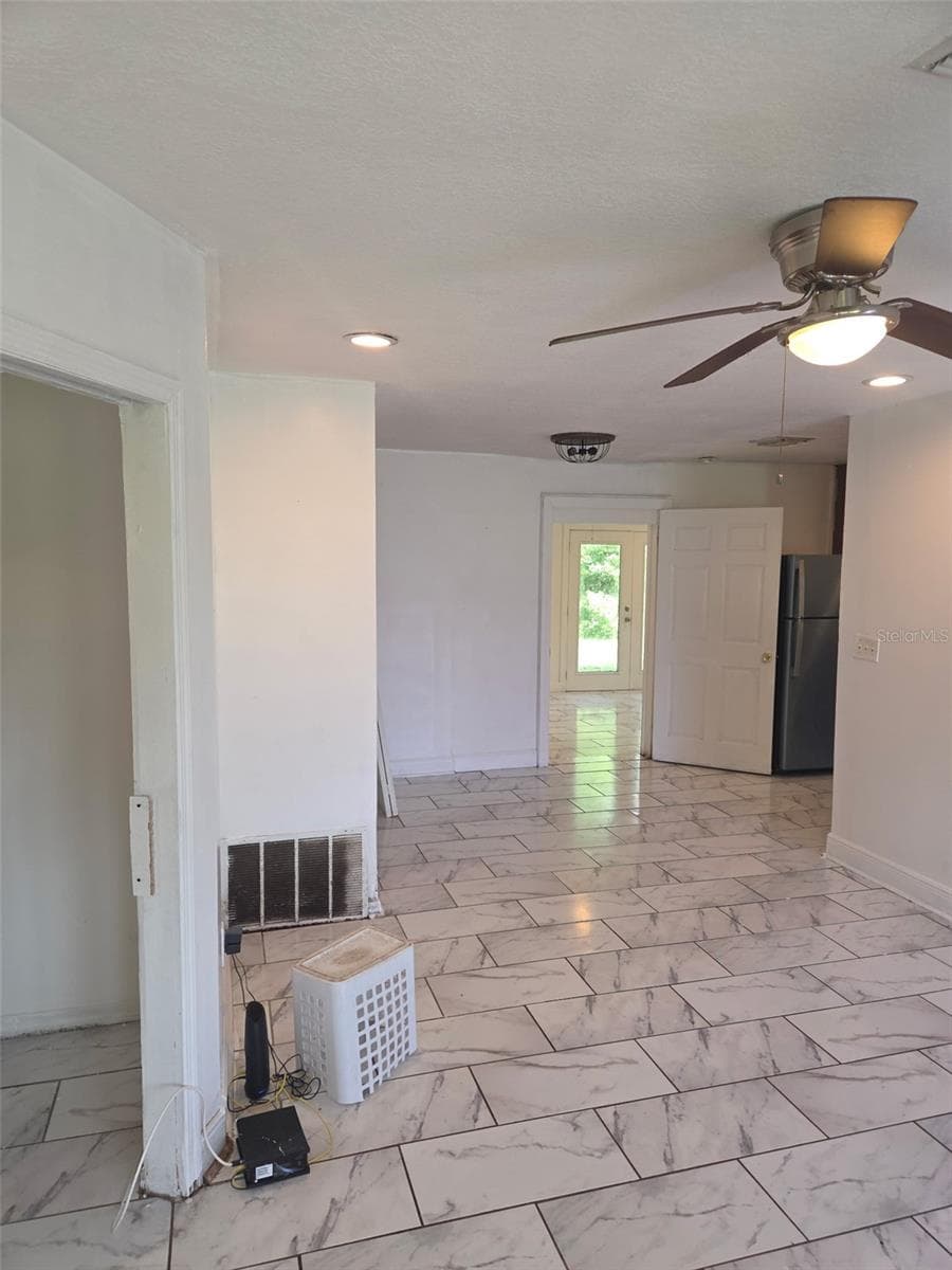 1243 AMAROS AVENUE — photo 5 of 27