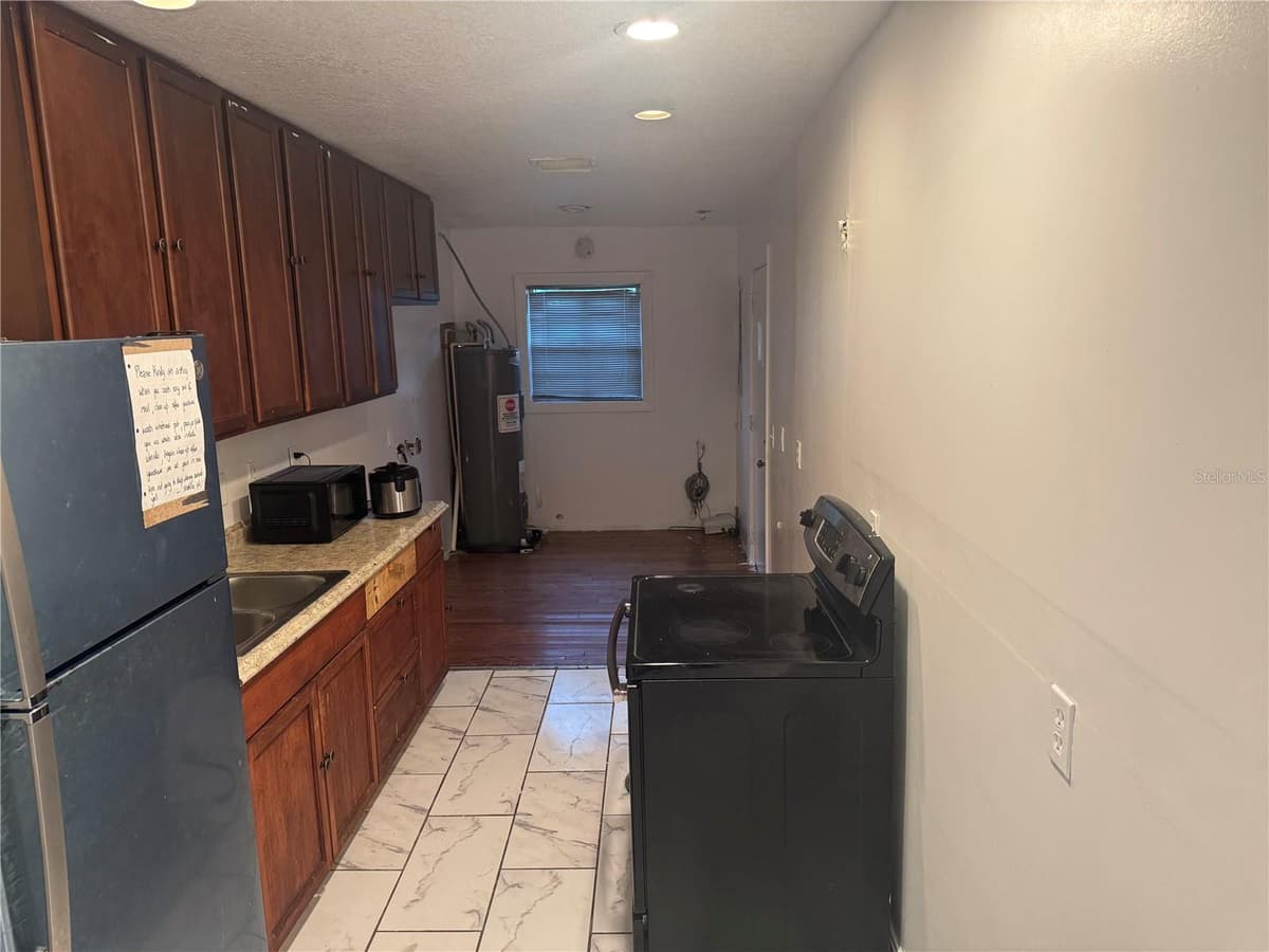 1243 AMAROS AVENUE — photo 11 of 27