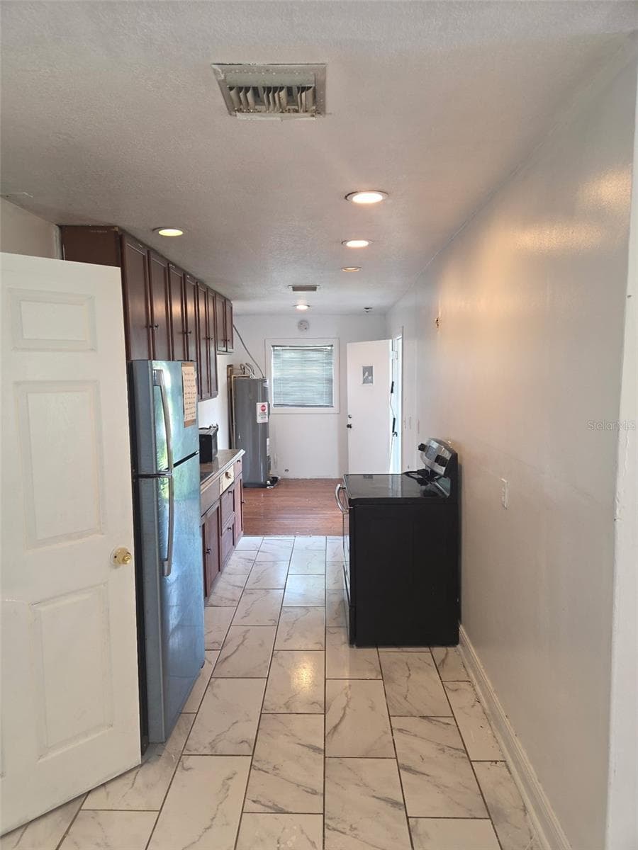 1243 AMAROS AVENUE — photo 10 of 27