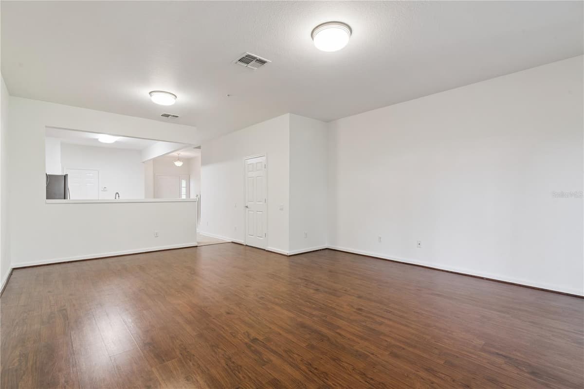 6887 SPERONE STREET — photo 12 of 37