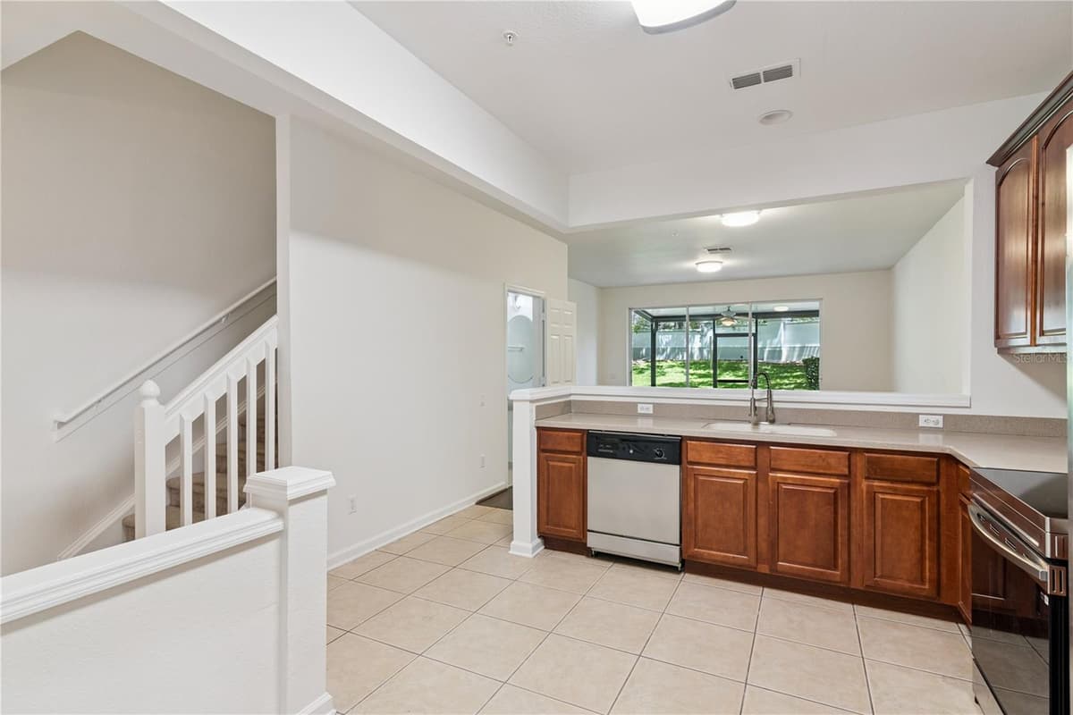 6887 SPERONE STREET — photo 15 of 37