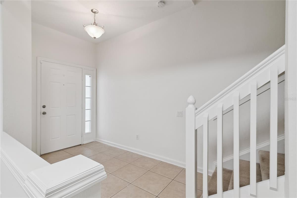 6887 SPERONE STREET — photo 5 of 37