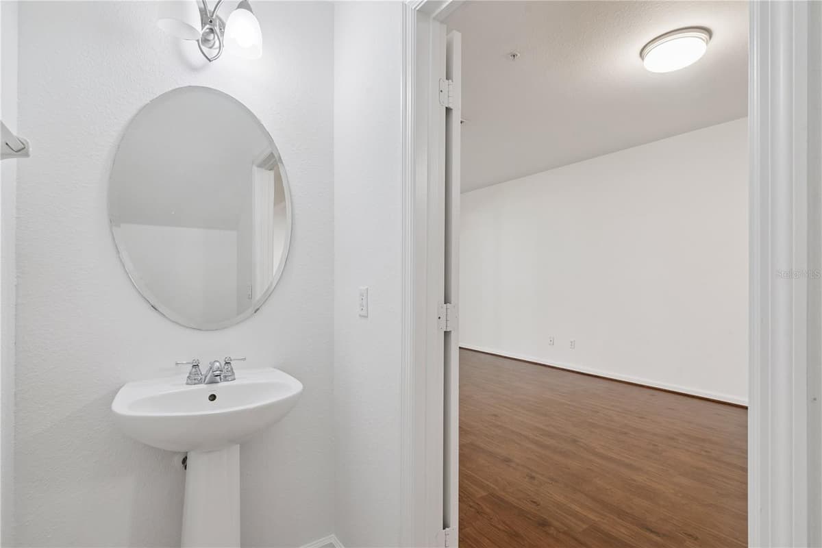 6887 SPERONE STREET — photo 32 of 37