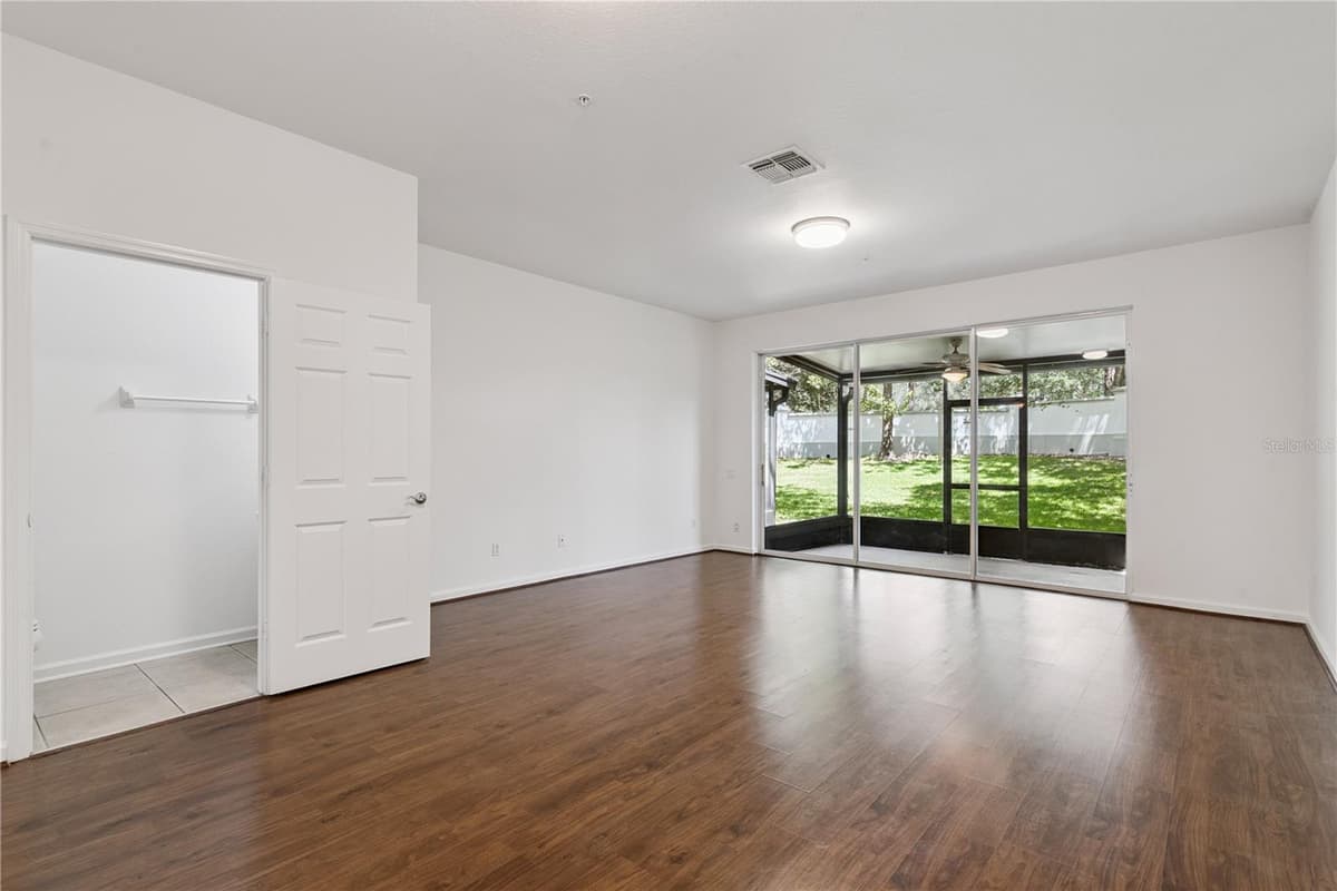 6887 SPERONE STREET — photo 8 of 37